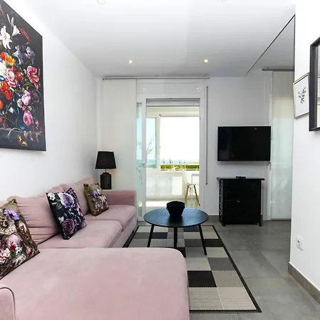 Beautiful 2-bedroom For 5 People * Roses