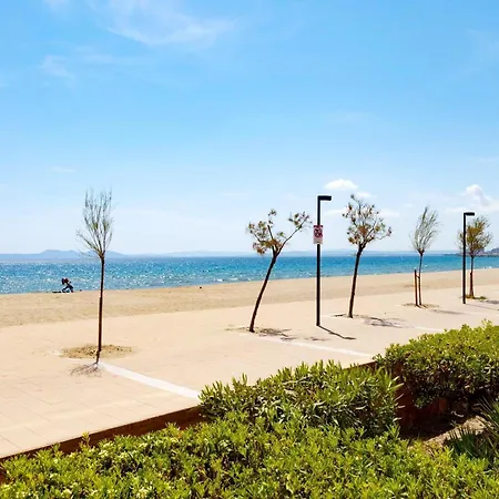 Διαμέρισμα Beautiful 2-bedroom For 5 People *